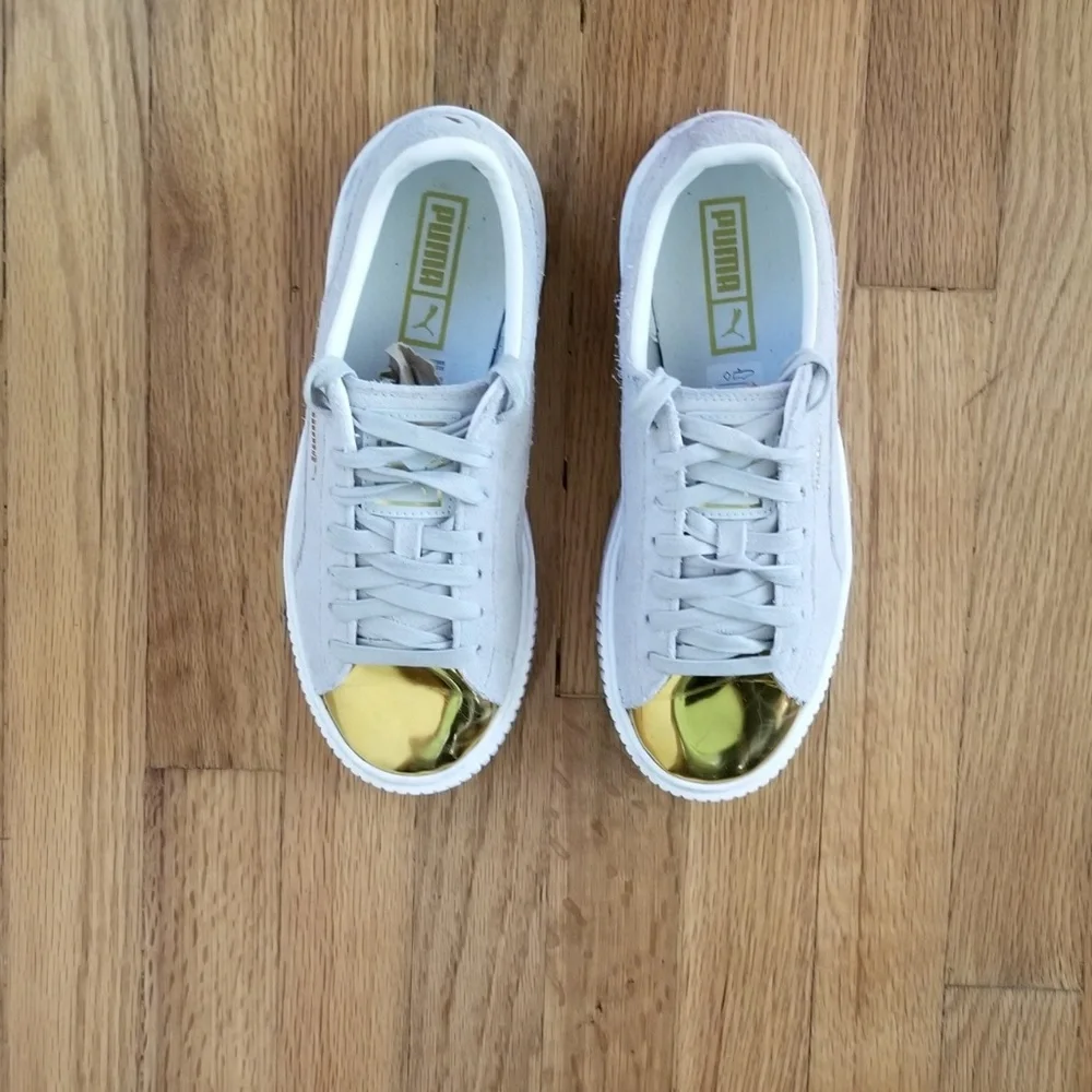 Like new!- Puma Platform Suede Sneaker - Picture 7 of 7